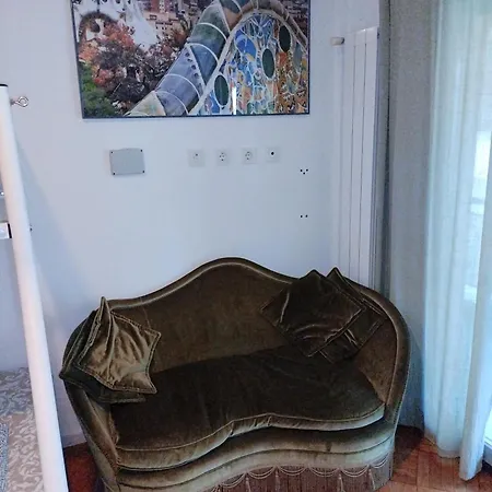 Апартаменты Tritos Sleeps 11 - Sea View - Balcony - Parking