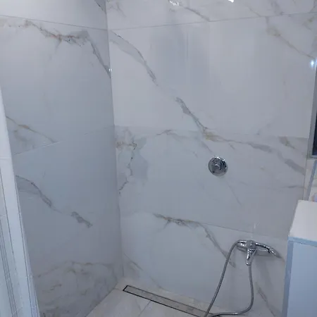公寓 Tritos Sleeps 11 - Sea View - Balcony - Parking 塞萨洛尼基